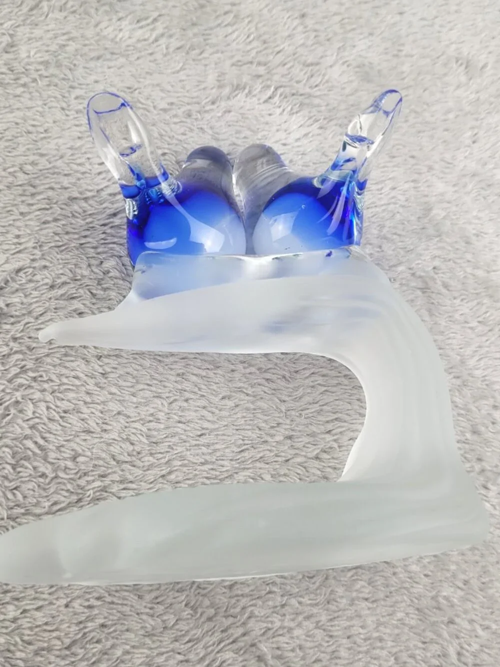 Vtg Hand Blown Art Glass Lovebirds Bluebirds Frosted Satin Wave Glass Figurine